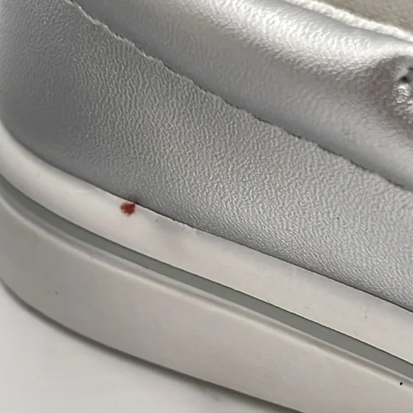 NWT KomfortMe Casual Silver Sneakers size 9 - Picture 8 of 8